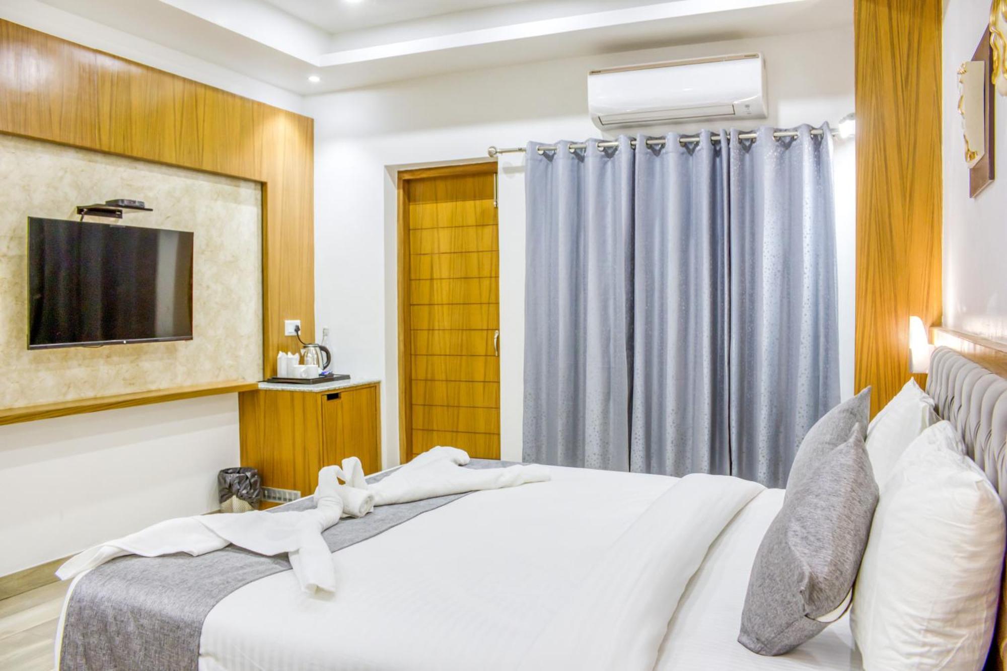 Zip By Spree Hotels Grand Legacy Prime Дехрадун Экстерьер фото