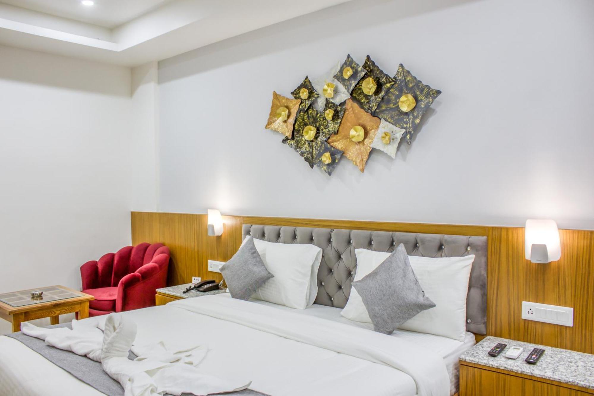 Zip By Spree Hotels Grand Legacy Prime Дехрадун Экстерьер фото
